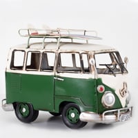 تحفة سيارة معدنية