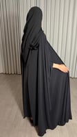رمادي غامق
