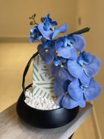 ورد صناعي و شوكولاته