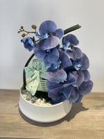 ورد صناعي و شوكولاته