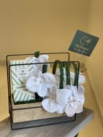 ورد صناعي و شوكولاته