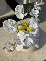 ورد صناعي و شوكولاته