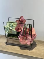 ورد صناعي و شوكولاته