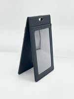 حافظ بطاقة جلد