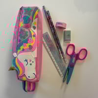 68 استيكر مدرسي بالاسم يوني كورن