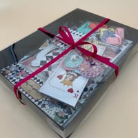 صندوق عيد عجيب ثيم اليس في بلاد العجائب