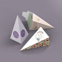 طباعة بوكس توزيعات هرمي بطباعة تصميمك الخاص