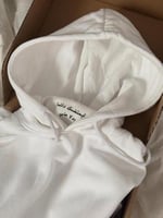 هودي ليحتضنك دائما بدلاً عني