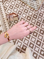 اسوارة الحب والحروف المخصصة