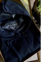 هودي شتوي انيق بعبارة مخفية