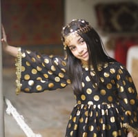 فستان الفخامه لون اسود بشعار يوم التأسيس