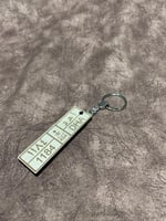 ميدلية او تعليقة بأحرف اللوحة