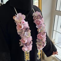 عقد تخرج ورد بالاسم