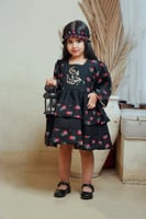 فستان شالكي دينتيل اسود مع الاسم