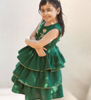 فساتين بالاسم