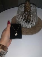 سلسال زهرة الكرز الابيض