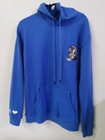 بلوفر ازرق بتصميم انيق