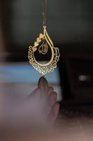 تعليقة بشكل قطرة يدويه مع كسرة العود