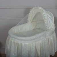 سرير استقبال شيّال قماش قطن سكري مزيّن بالدانتيل و...