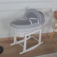 سلة موسى خيزران ابيض بتلبيسة قماش مقلّم رمادي