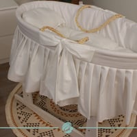 سلة موسى قش مع تلبيسة قماش قطن اوف وايت بتصميم فيو...