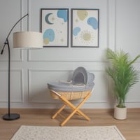 سلة موسى قش بتلبيسة قماش مقلّم رمادي