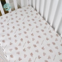 سرير بعجلات وثلاث مستويات للمرتبة بتصميم حصري