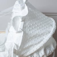 سلة موسى خيزران ابيض بتلبيسة قماش حبوب الرمان اوف...