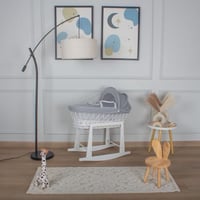 سلة موسى خيزران ابيض بتلبيسة قماش مقلّم رمادي