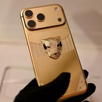 ايفون مطلي بالذهب 17 برو max عيار 24 مزخرف