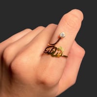 خاتم اللؤلؤ مطلي ذهب بالاسم عيار 21