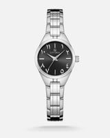 ساعة نسائية بتصميم أنيق بلون فضي