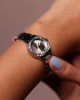 ساعة نسائية ساحرة بلون فضي