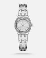 ساعة نسائية بتصميم مستوحى بلون فضي