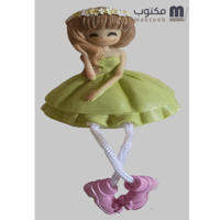 عروسة بتاج لون فستقي