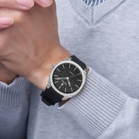 فضي اسود