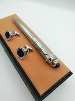 فضي مخطط أزرق