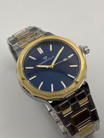 ذهبي فضي ميناء أزرق