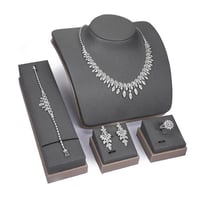 طقم زركون فضي من ماركة فايلت