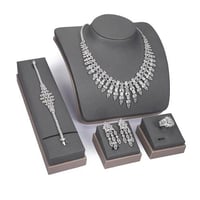 طقم زركون فضي من ماركة فايلت