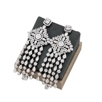 حلق زركون فضي من ماركة فايلت