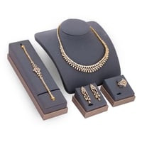 طقم زركون ذهبي من ماركة فايلت