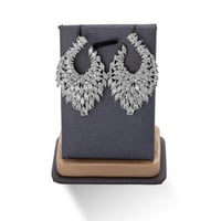 حلق زركون فضي من ماركة فايلت