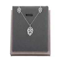 تعليقة مع حلق زركون فضي من ماركة فايلت