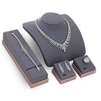 طقم زركون فضي من ماركة فايلت