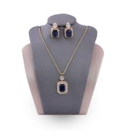 تعليقة مع حلق زركون ذهبي فص كحلي من ماركة فايلت