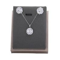 تعليقة مع حلق زركون فضي من ماركة فايلت