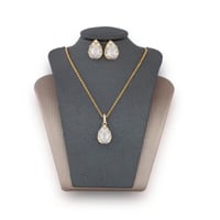 تعليقة مع حلق زركون ذهبي من ماركة فايلت