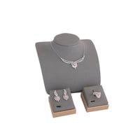 نص طقم فضي فص وردي زركون من ماركة فايلت