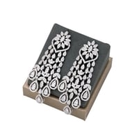 حلق زركون فضي من ماركة فايلت